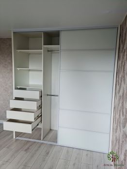 Шуфлядки для белья в наполнении шкафа купе